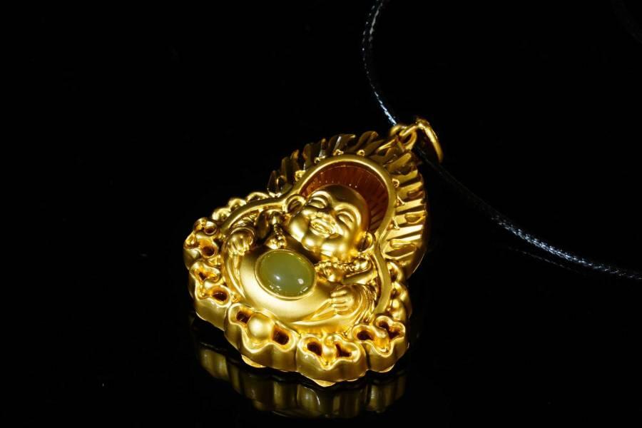 上海都达杂项专场十八（全场包邮） 天然镀金佛公嵌和田玉蛋面挂件 附鉴定证书