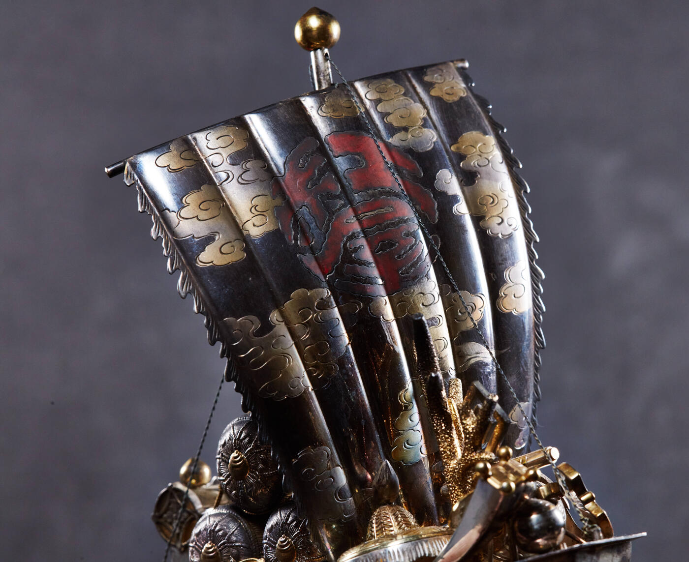 【俄甄集藏】马年新春第一拍 2026年(048)02-25星期三 晚 19:30 全场包邮 日本1960年代武比古名家作品传统银质鎏金宝船摆件，高：150mm，长：165mm，宽：65mm，重量：457.1克，925银，纯手工制作，工艺复杂，全品难得