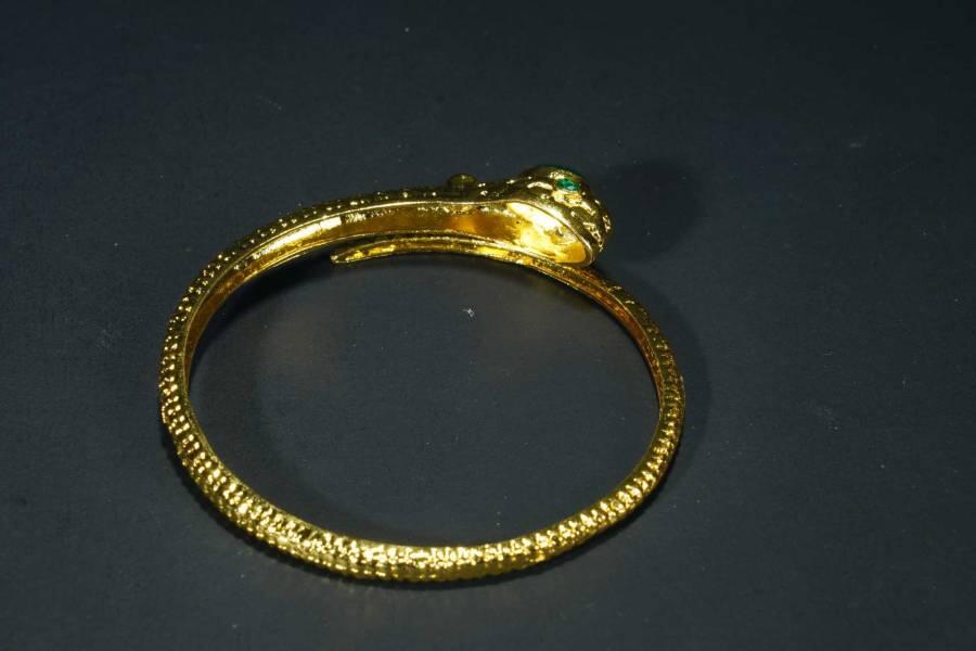上海都达杂项专场十八（全场包邮） 天然镀金嵌绿玛瑙蛋面蛇形活口手镯 附鉴定证书