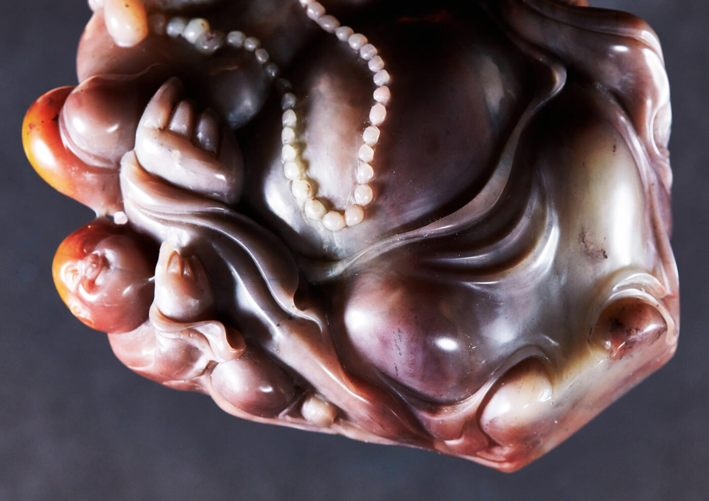 【俄甄集藏】马年新春第一拍 2026年(048)02-25星期三 晚 19:30 全场包邮 精美老挝石弥勒佛摆件（产地老挝），高：130mm，宽：110mm，厚：50mm，重量：834克，雕工精美，质地温润，带锦盒