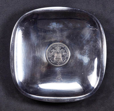 【俄甄集藏】马年新春第一拍 2026年(048)02-25星期三 晚 19:30 全场包邮 - 德国汉堡1914年3马克银币镶嵌古董烟灰缸，尺寸：135mm×135mm，重量：147.23克，925银