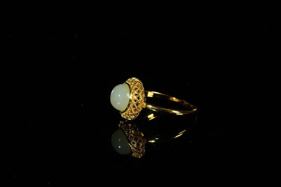 上海都达杂项专场十八（全场包邮） 天然 和田玉蛋面戒指 附鉴定证书