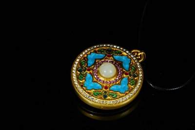 上海都达杂项专场十八（全场包邮） - 天然镀金珐琅彩罗盘嵌和田玉蛋面挂件 附鉴定证书