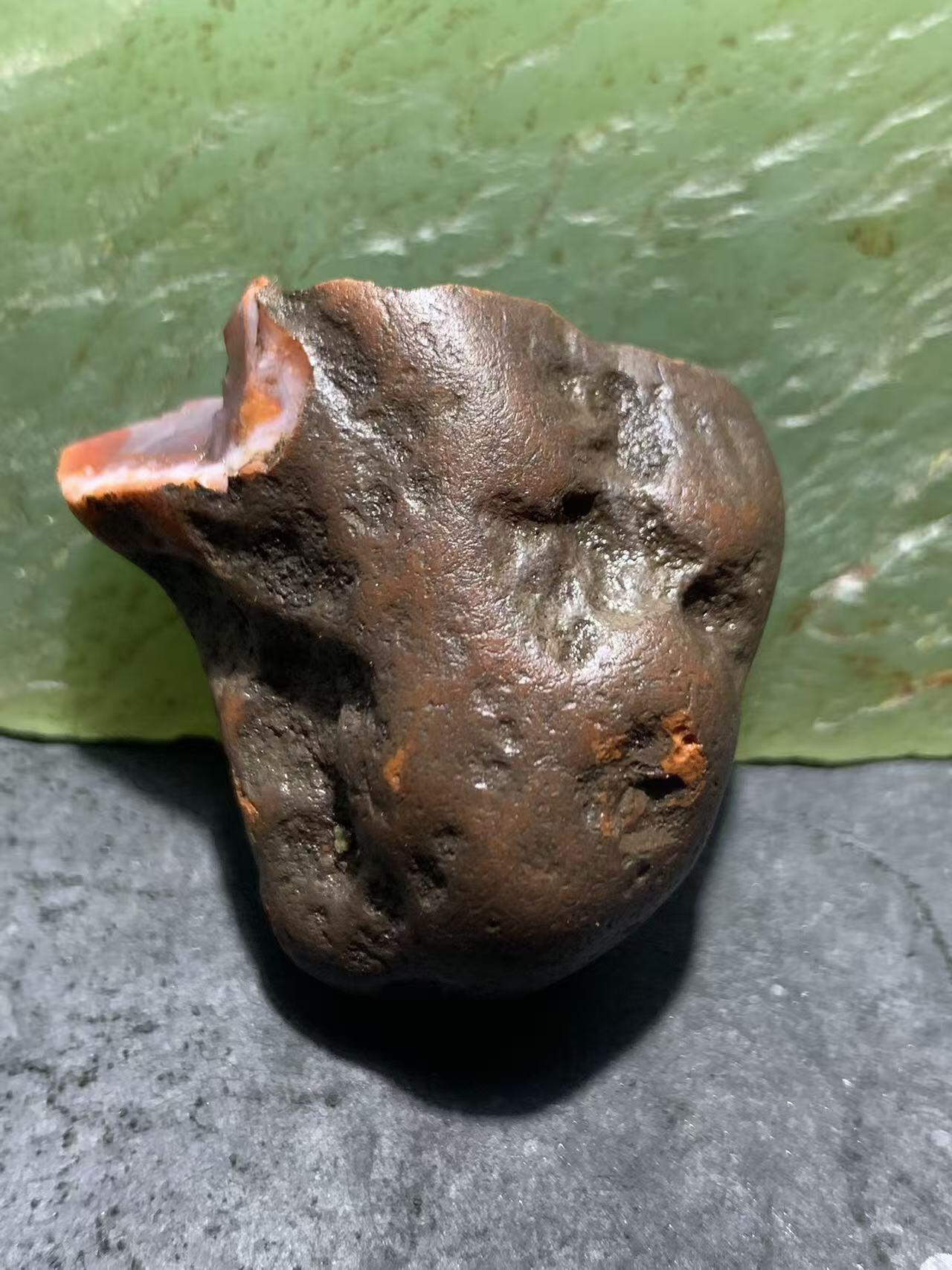 精美铁红皮开窗料紫罗兰南红玛瑙原石一颗