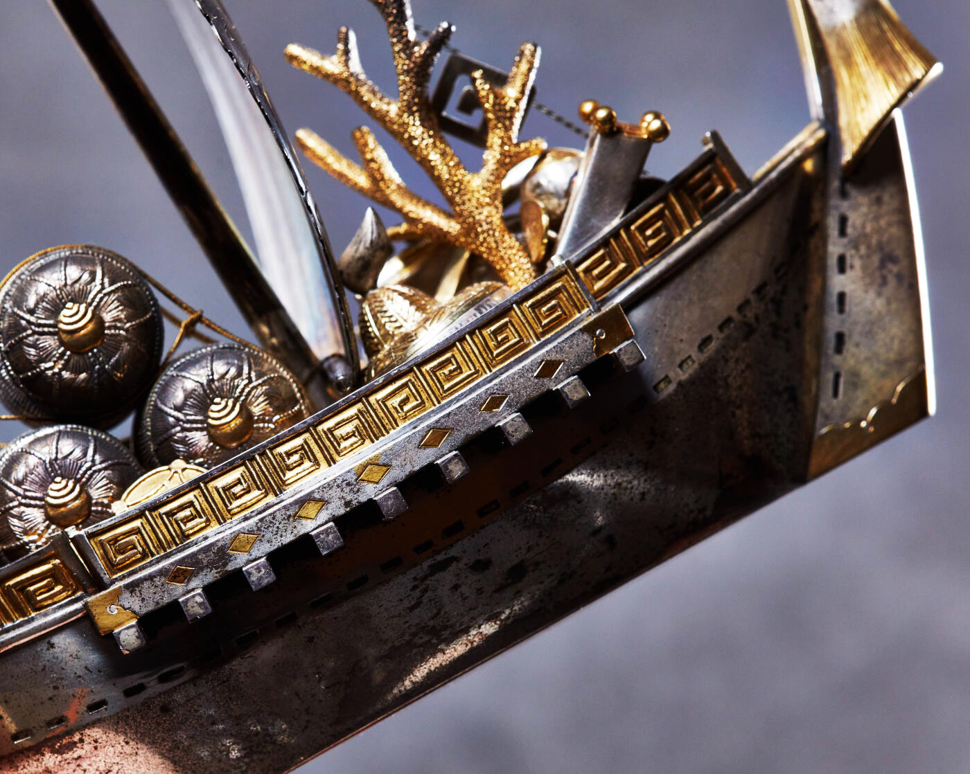 【俄甄集藏】马年新春第一拍 2026年(048)02-25星期三 晚 19:30 全场包邮 日本1960年代武比古名家作品传统银质鎏金宝船摆件，高：150mm，长：165mm，宽：65mm，重量：457.1克，925银，纯手工制作，工艺复杂，全品难得