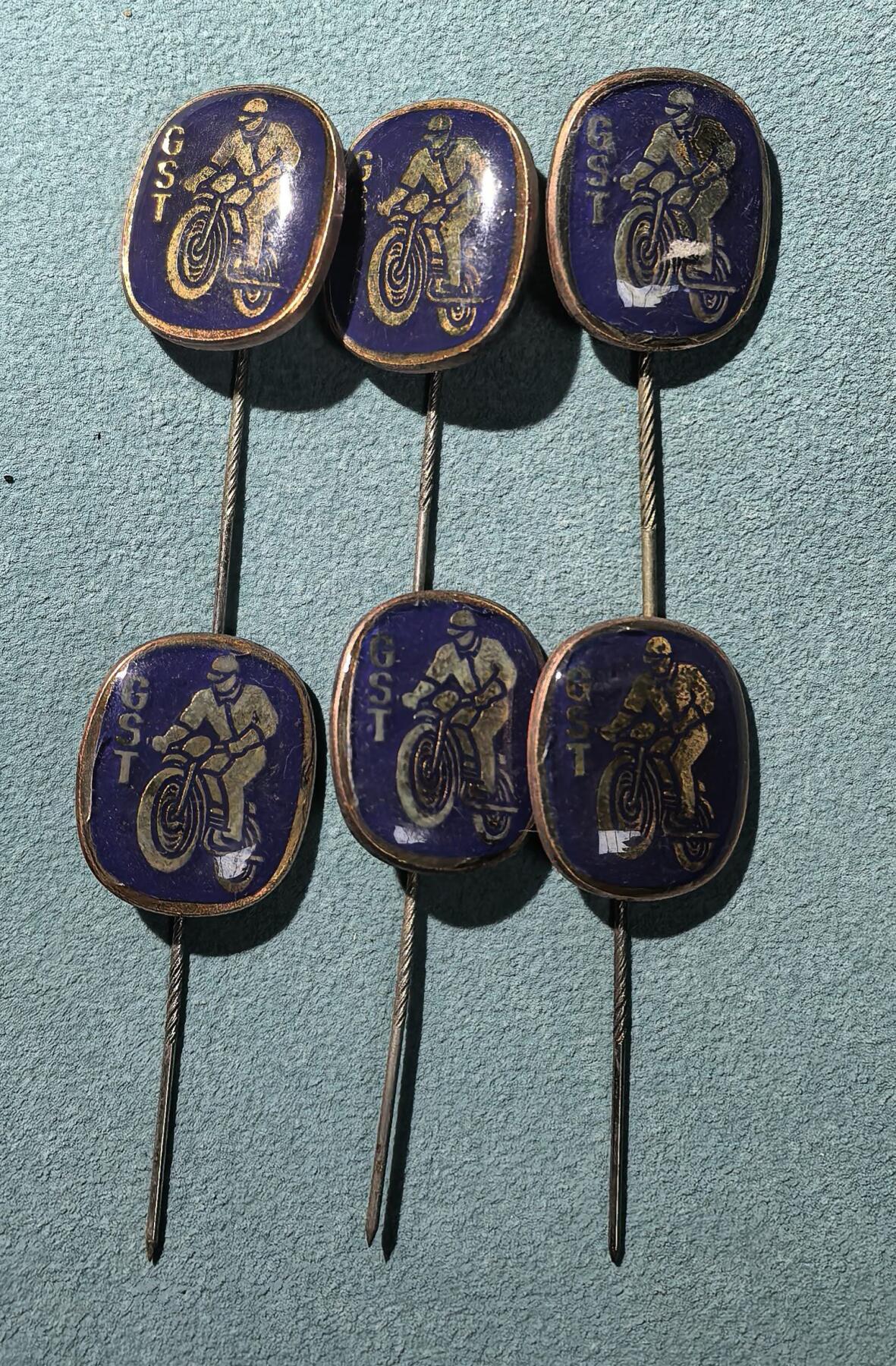 盛世勋华——号角文化勋章邮票专场拍卖第303期 东德GST（体育与技术协会）摩托车技能优秀证章别针 6枚