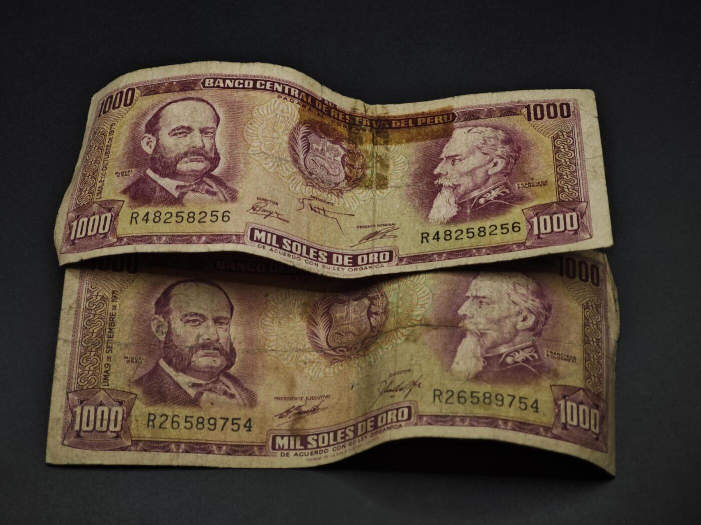 【淘币小摊】实时拍第八百五十九拍   无佣金福利纸币场   满百包邮可预留二周 每周一统一发货   秘鲁1000索尔纸币2张【有折】