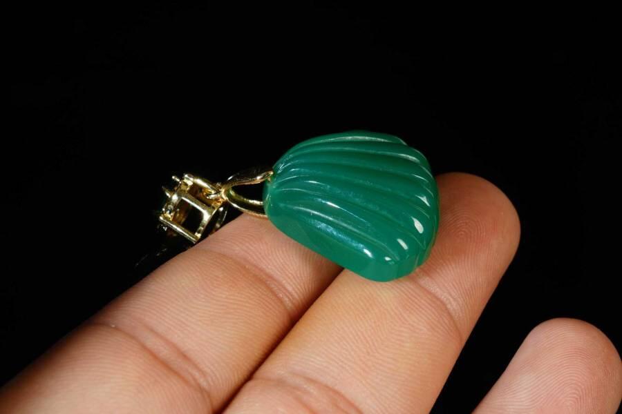 上海都达杂项专场十八（全场包邮） 天然绿玛瑙贝壳挂件 附鉴定证书