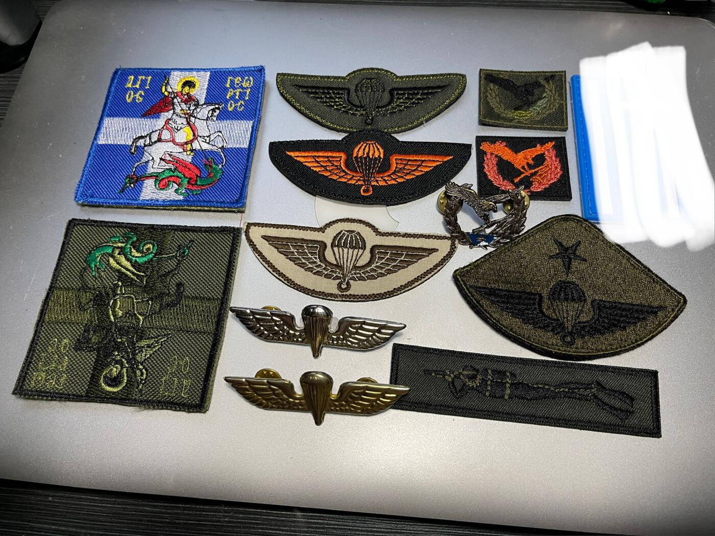 原版希腊伞兵空降兵伞降章山地兵雄鹰徽章一套出（可交换朝鲜苏联勋章奖章）