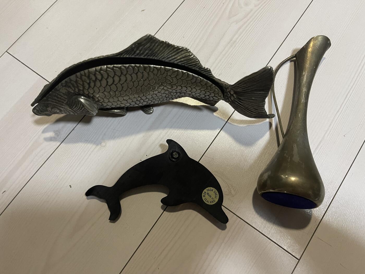 欧洲淘到摆件鱼形状金属名片查架子花瓶挂件一套出（可交换朝鲜苏联勋章奖章）