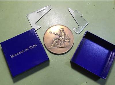 法国波尔多大学建筑1888落成铜章67直径纪念铜牌纪念币原版（接受交换朝鲜苏联勋章） - 法国波尔多大学建筑1888落成铜章67直径纪念铜牌纪念币原版（接受交换朝鲜苏联勋章）