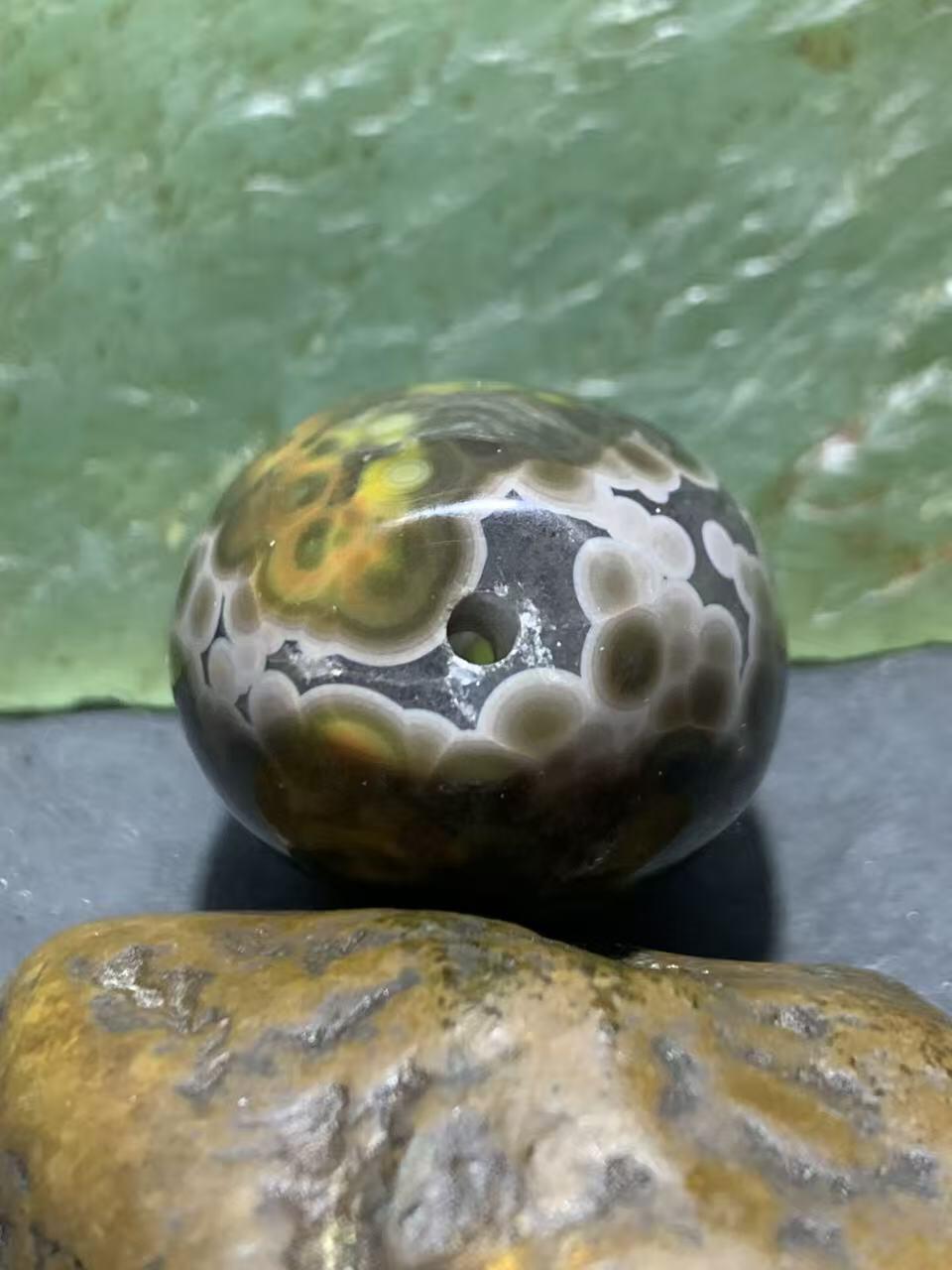 精美冰飘鱼籽纹战国红玛瑙勒子一颗！