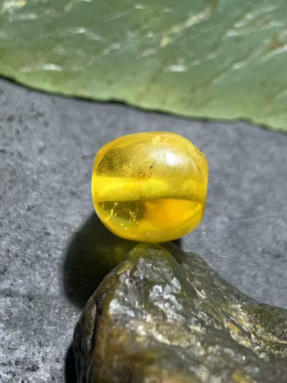 天然通货乌克兰蜜蜡一体佛头三通一个！