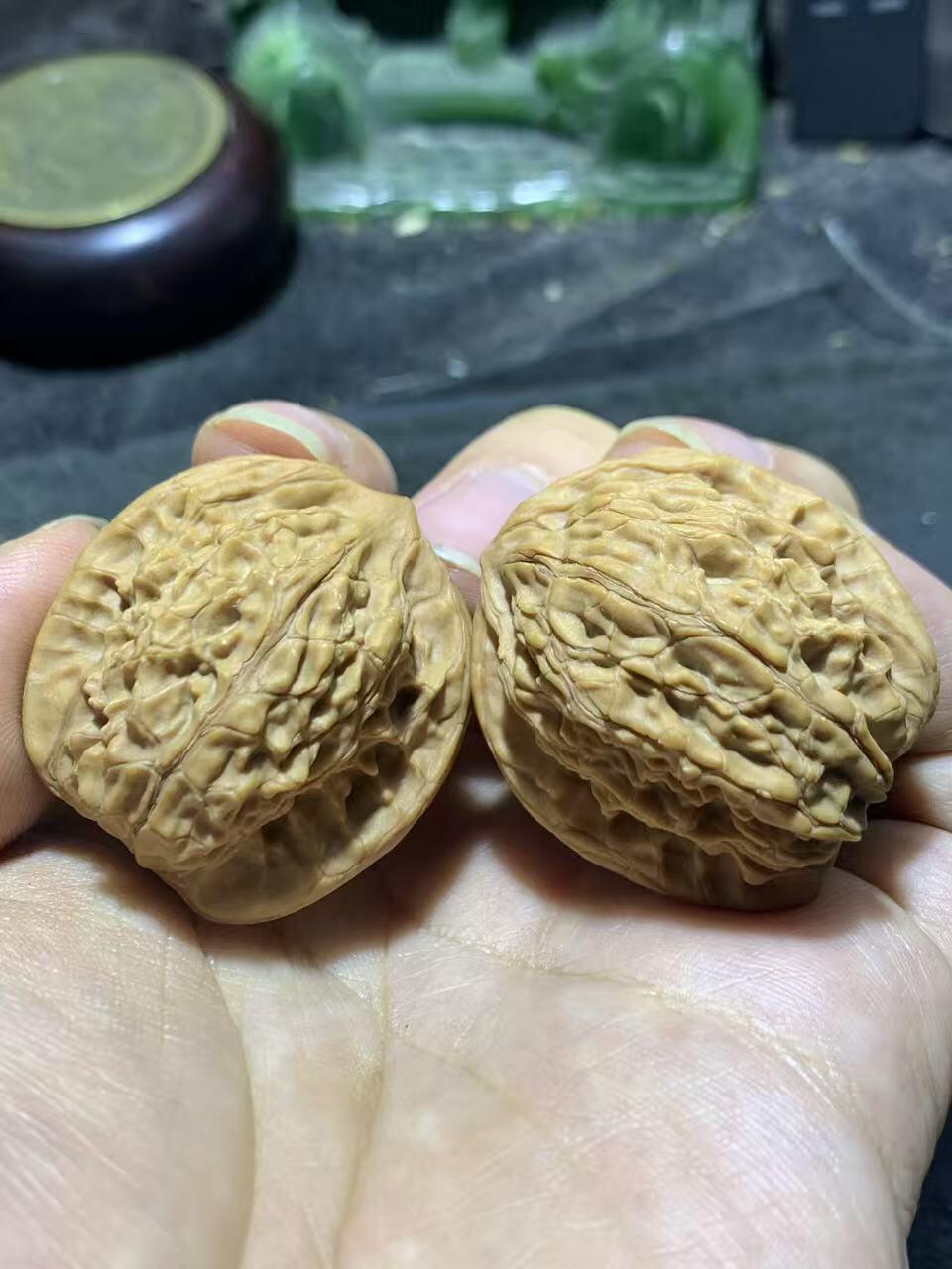 精美稀有小众凤凰岭狮子头手捻麻核桃文玩核桃一对，