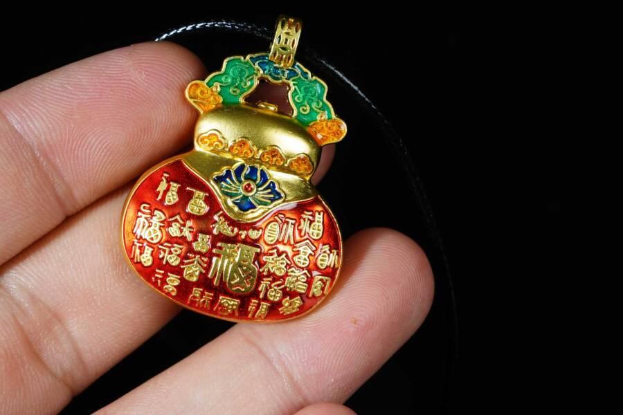 上海都达杂项专场十八（全场包邮） 天然镀金珐琅彩葫芦嵌和田玉蛋面挂件附鉴定证书