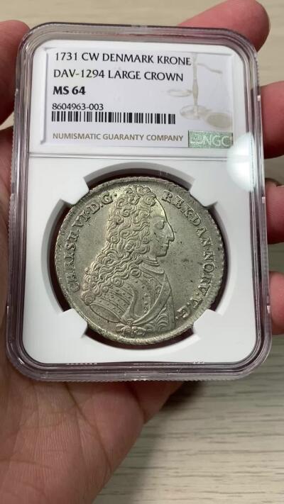 万国钱币拍卖第060期（万国六十期纪念大拍） NGC MS64 1732丹麦克里斯蒂安六世王冠克朗大银 哥本哈特造币厂铸 好品罕见的北欧早期大银 原味青灰包浆车轮转光底板 NGC冠军分顶级收藏品质 HA同分成交价2640美金
