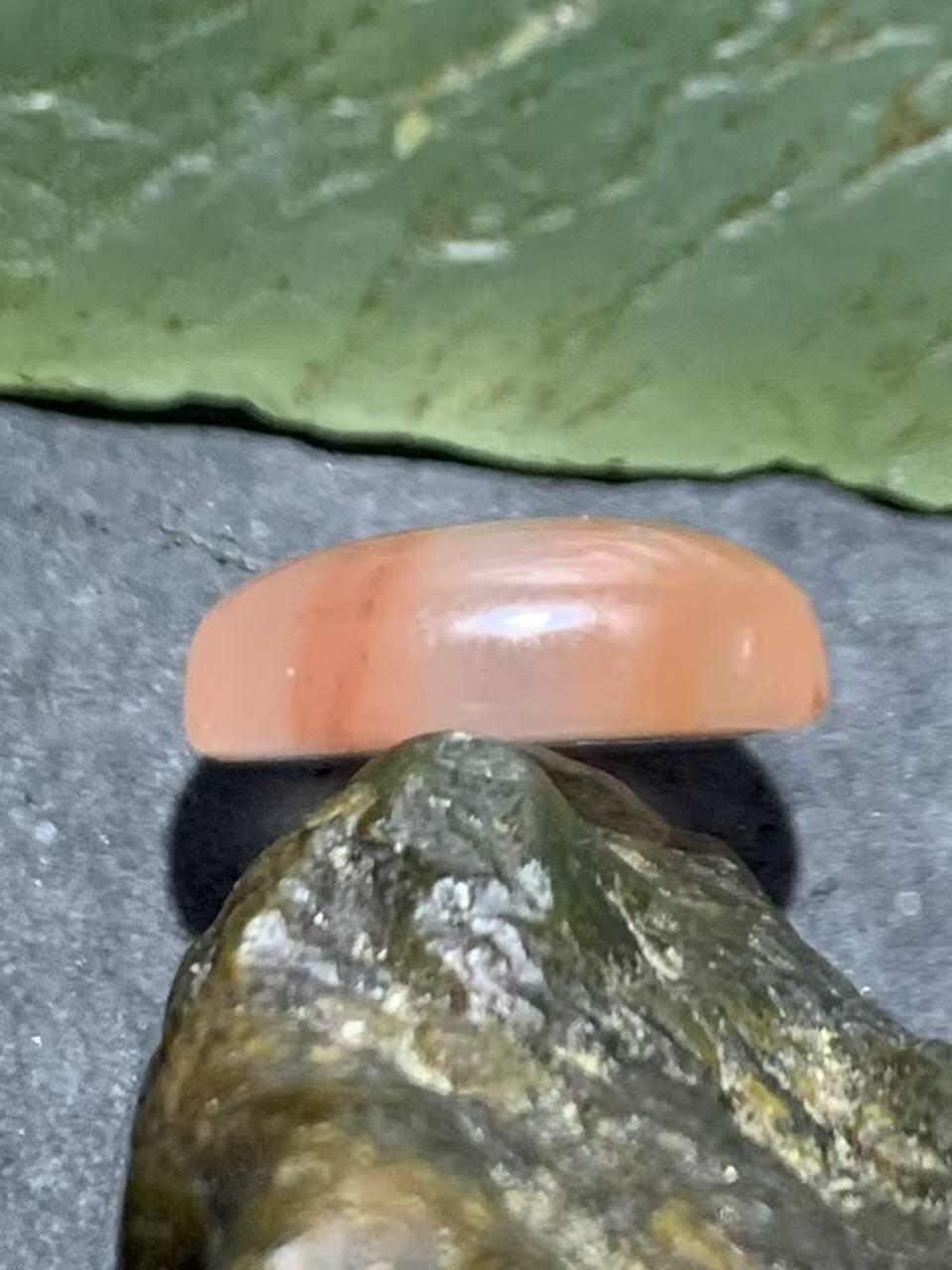 精美南红玛瑙荔枝冻飘红戒面一个，