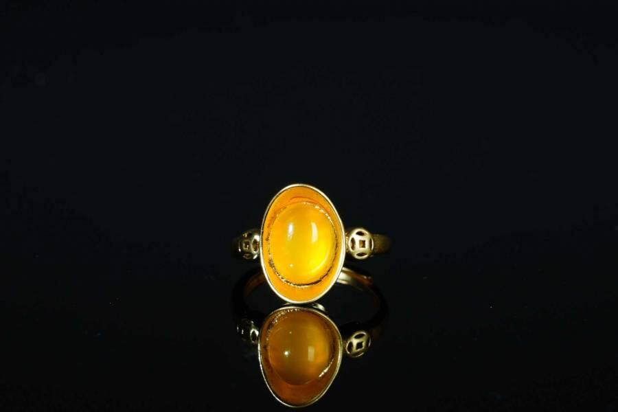 上海都达杂项专场十八（全场包邮） 天然黄玛瑙元宝蛋面戒指 附鉴定证书