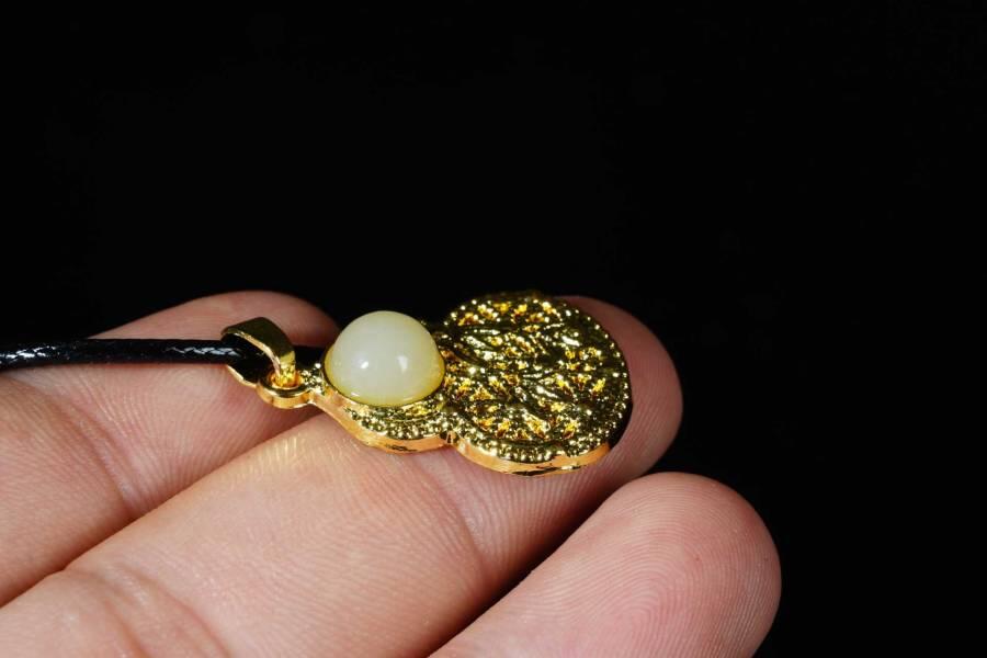 上海都达杂项专场十八（全场包邮） 天然镀金葫芦嵌和田玉蛋面挂件 附鉴定证书