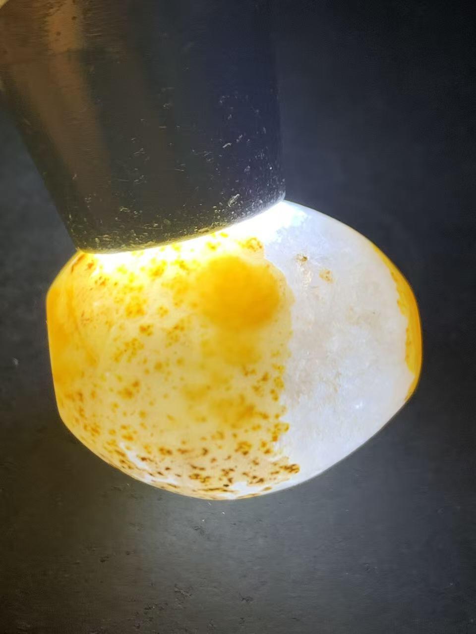 精美冰飘鸡油黄战国红玛瑙随形大桶珠一颗！