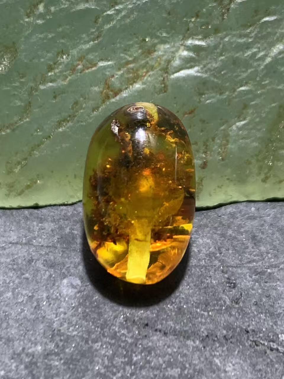 乌克兰花珀通货枣形桶珠一个，