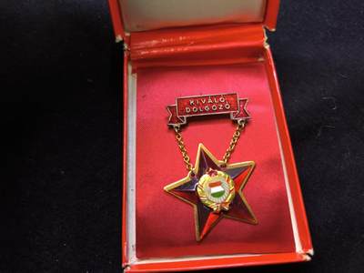 （店主清仓 大量自藏 制服徽章盛宴）罗岚⭐爱藏⭐甄选专拍第五场-分享拍场赚佣（实体经营） - 匈牙利人民共和国优秀服务奖章 带早期绒布纸盒