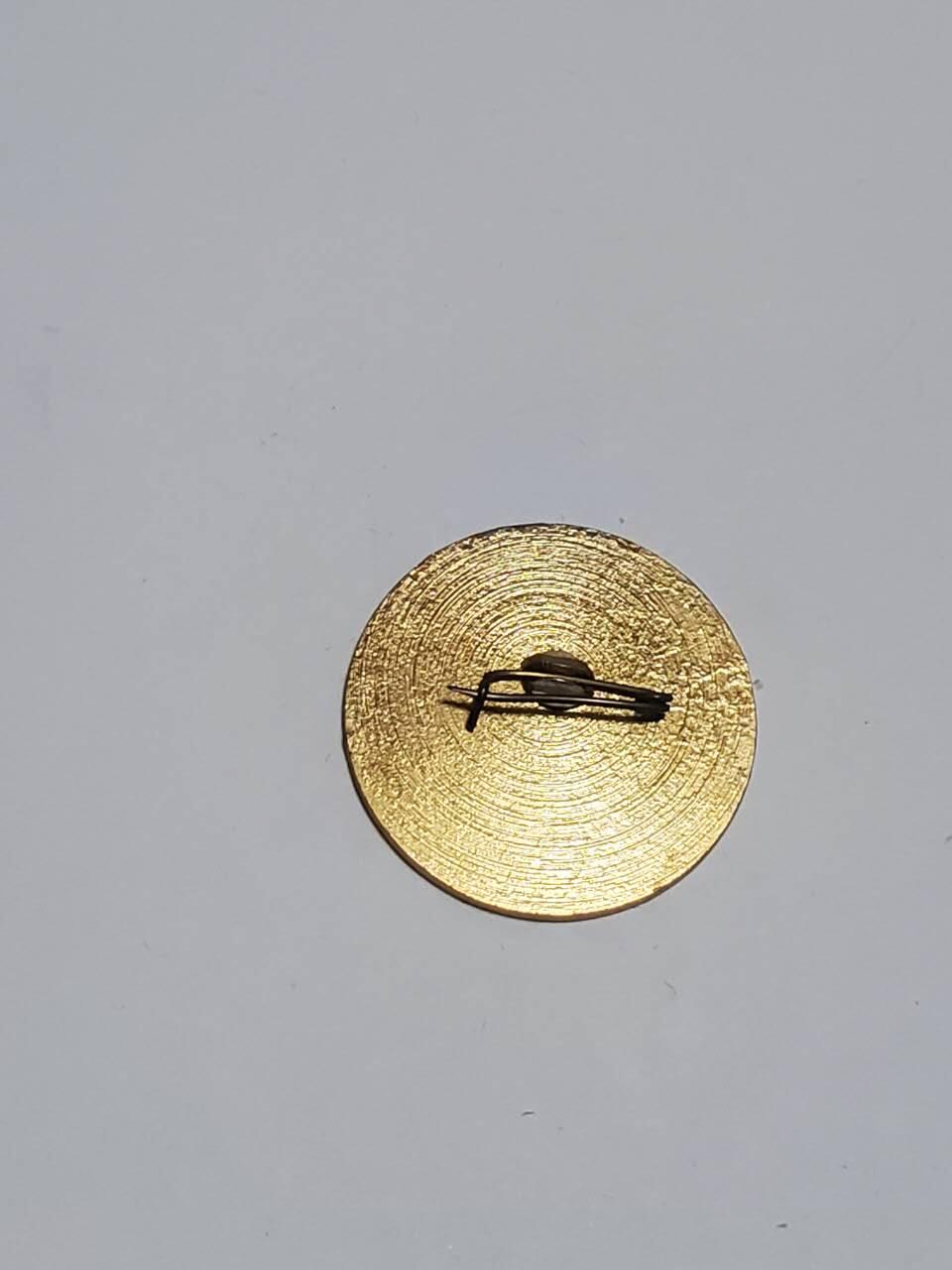 韵星假日军品类拍卖第三十九期暨默多克中校夫妇专场 -- Rimey Holidays Militaria Auction 39 & The Modoks Collection  柬埔寨人民共和国为柬埔寨建设建设证章 实际上政府官员证章 很少见的证章 保存完好