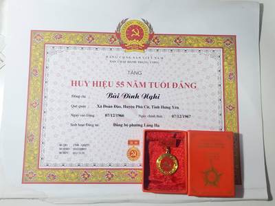 韵星假日军品类拍卖第三十九期暨默多克中校夫妇专场 -- Rimey Holidays Militaria Auction 39 & The Modoks Collection  - 越南社会主义共和国裴廷宜光荣在党五十年奖章带大证书一套 和为企业党建服务盒