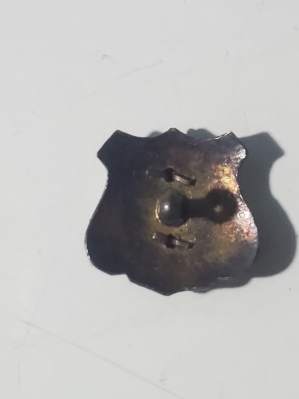 韵星假日军品类拍卖第三十九期暨默多克中校夫妇专场 -- Rimey Holidays Militaria Auction 39 & The Modoks Collection  泰王国二战时期拉玛8世银制皇家军队证章 可当袖口使用 银镀金珐琅 表面标志也为银制作 后续不在生产 珐琅镀金无损