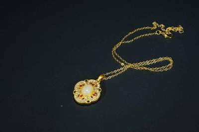 上海都达杂项专场十八（全场包邮） - 天然 和田玉蛋面四叶草挂件 附鉴定证书