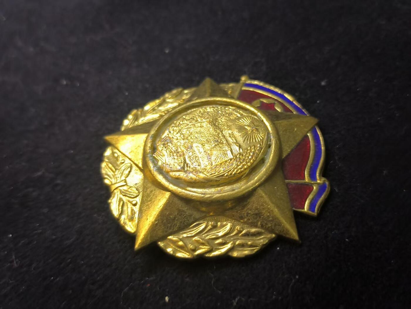 （店主清仓 大量自藏 制服徽章盛宴）罗岚⭐爱藏⭐甄选专拍第五场-分享拍场赚佣（实体经营） 朝鲜民主主义人民共和国建国二十周年勋章 编号版 授予为朝鲜建国、建设有贡献的人员