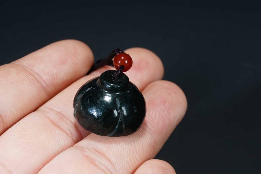 上海都达杂项专场十八（全场包邮） 天然和田玉青玉精雕《莲蓬》挂件 