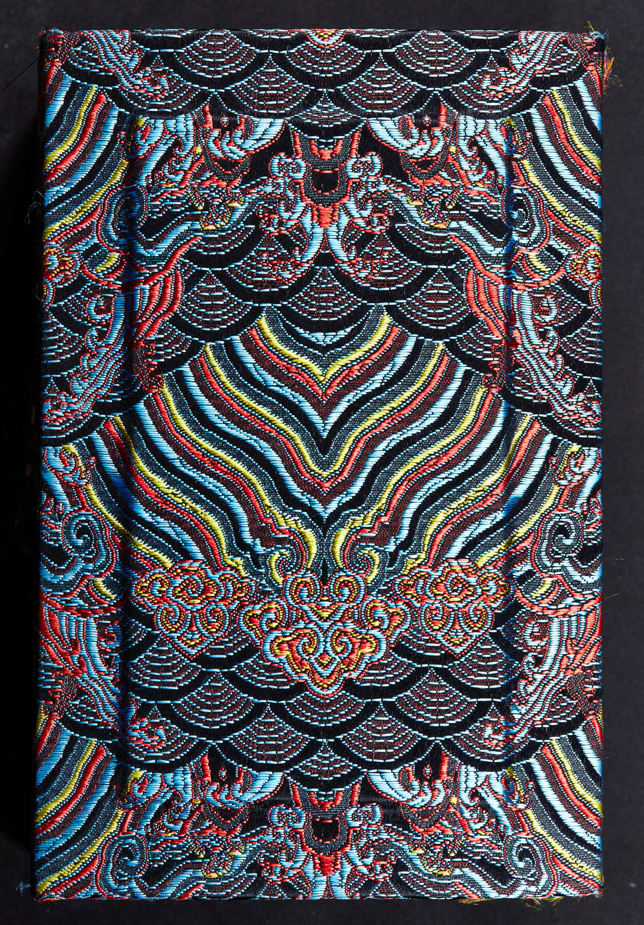 【俄甄集藏】马年新春第一拍 2026年(048)02-25星期三 晚 19:30 全场包邮 精美寿山石天然红芙蓉晶弥勒佛摆件（产地中国福建），高：95mm，厚度：50mm，重量：244.5克，颜色明丽，质地温润如玉，雕工精美，不可多得，带锦盒