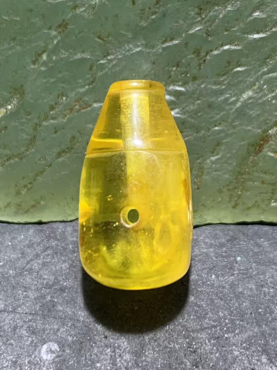 天然通货乌克兰蜜蜡一体佛头三通一个！