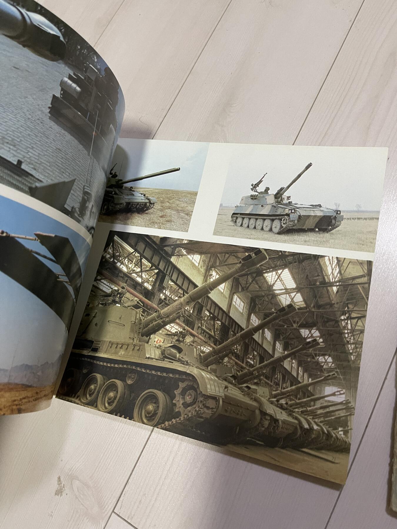 铁马金戈的祖国 中国兵器工业新貌 周恩来70年代画册 两本一起出（可交换朝鲜章）