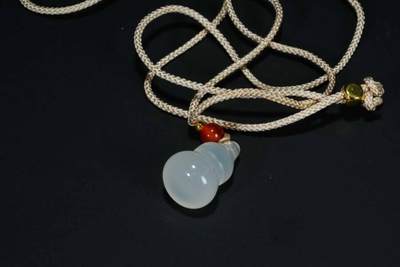 上海都达杂项专场十八（全场包邮） - 天然冰透玛瑙精雕《葫芦》挂件 附鉴定证书