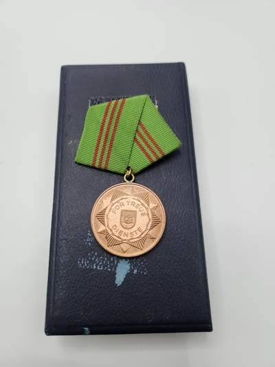 南水社第二次拍卖 民主德国 内务部忠诚服务奖章（铜级）带盒无略 品相如图