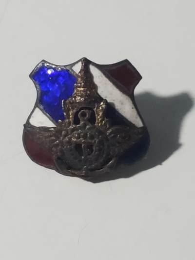 韵星假日军品类拍卖第三十九期暨默多克中校夫妇专场 -- Rimey Holidays Militaria Auction 39 & The Modoks Collection  - 泰王国二战时期拉玛8世银制皇家军队证章 可当袖口使用 银镀金珐琅 表面标志也为银制作 后续不在生产 珐琅镀金无损