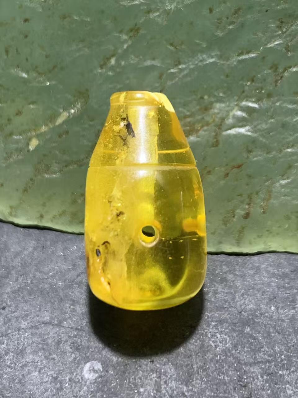 天然通货乌克兰蜜蜡一体佛头三通一个！