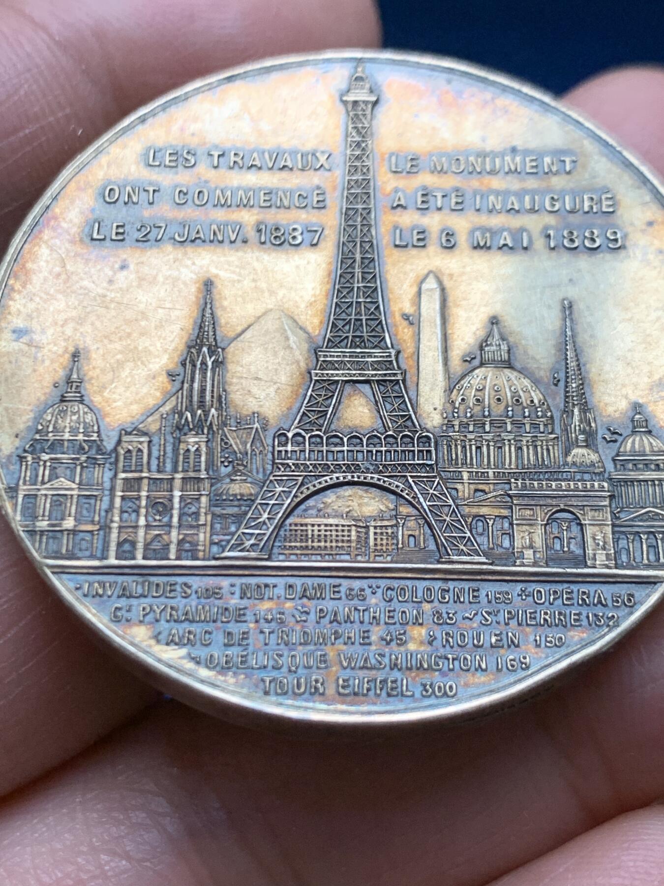 《竞宝斋》第463-465场 周日，周一，周二，3场连拍 （全场包邮）欢迎送拍 1889年埃菲尔铁塔登顶纪念银章 49.2克 41.3mm 丰饶角银标 好品 香槟包浆