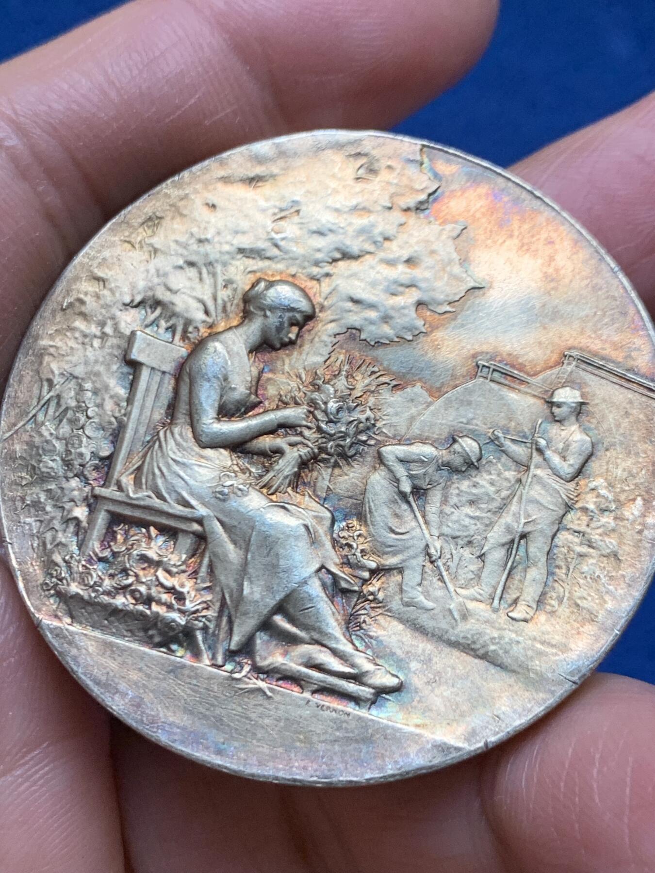 《竞宝斋》第463-465场 周日，周一，周二，3场连拍 （全场包邮）欢迎送拍 1904法国阿列省园艺协会镀金大银章 菱形野猪头银标 49.2克 46.5mm