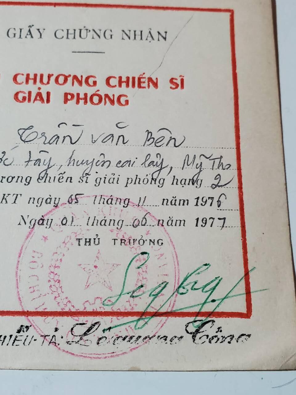 韵星假日军品类拍卖第三十九期暨默多克中校夫妇专场 -- Rimey Holidays Militaria Auction 39 & The Modoks Collection  越南南方共和国（越共）越战战时二级解放战士勋章 早期白铜镀银版本  非常厚重 漆面未掉 实发白铜稀有 非后期铝制作 