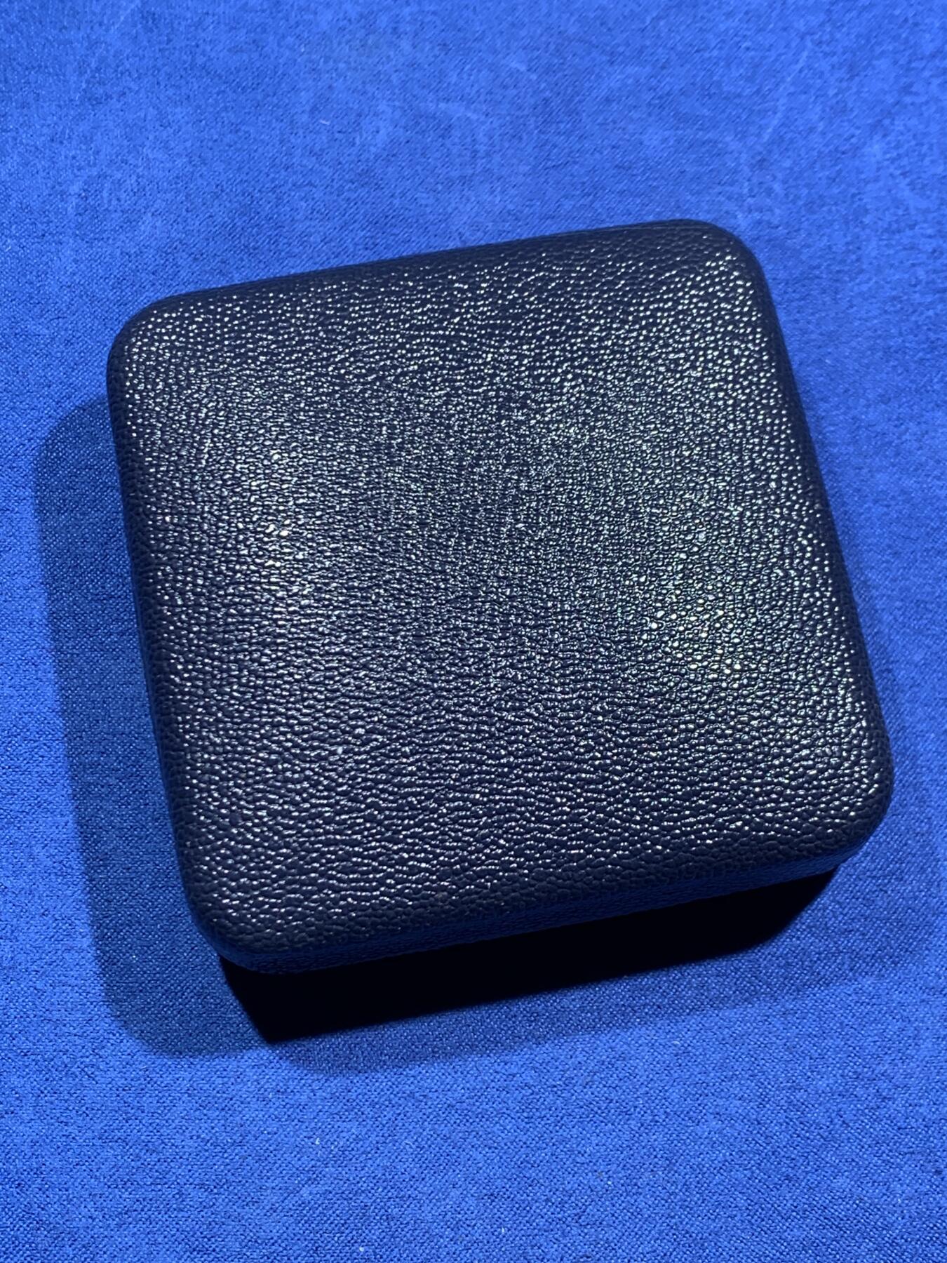 《竞宝斋》第463-465场 周日，周一，周二，3场连拍 （全场包邮）欢迎送拍 德国纪念卡尔斯鲁厄造币厂建成纪念银章 24.75克 40.2mm 好品 带盒