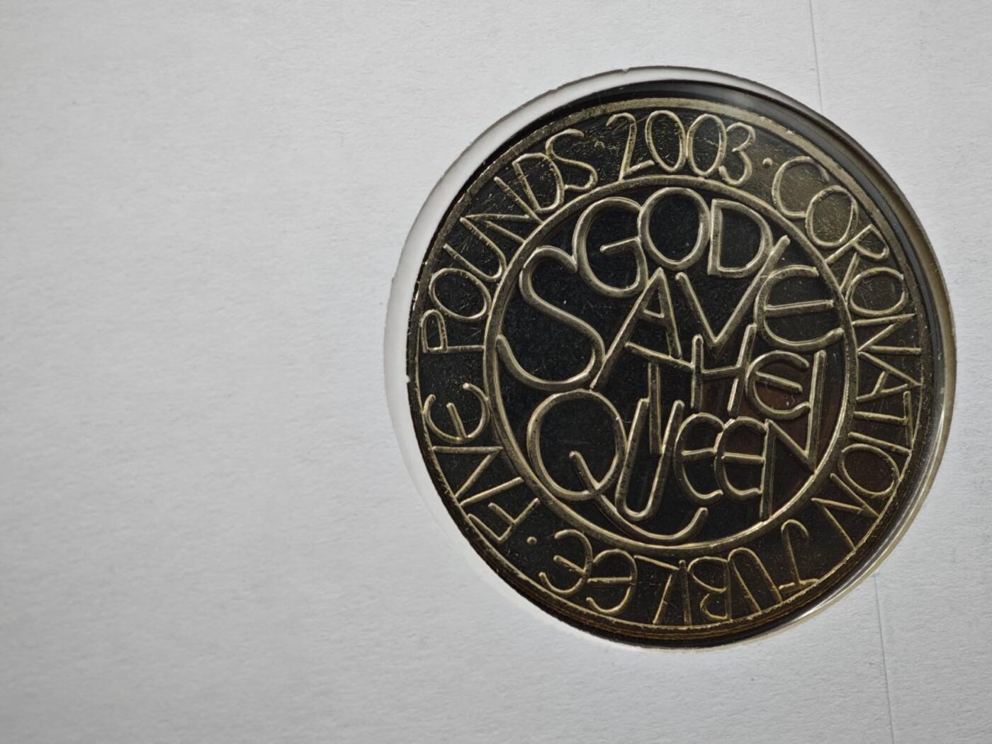 【淘币小摊】限时拍第八百六十二拍  克朗币邮币封场  满百包邮可预留两周  周一统一发货  英国2003年女王加冕50周年5镑纪念币邮币封