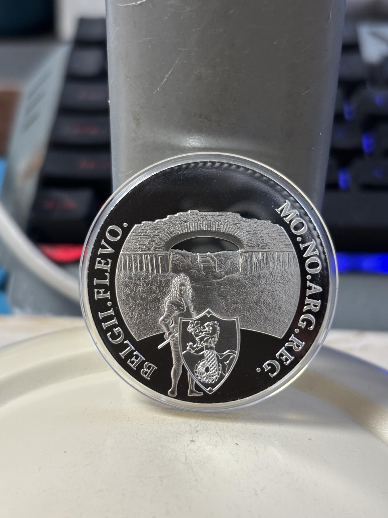 第190期拍卖 荷兰2023年杜卡特城堡系列城堡纪念银章，837银，28.25克，发行2000枚，盒子有压痕