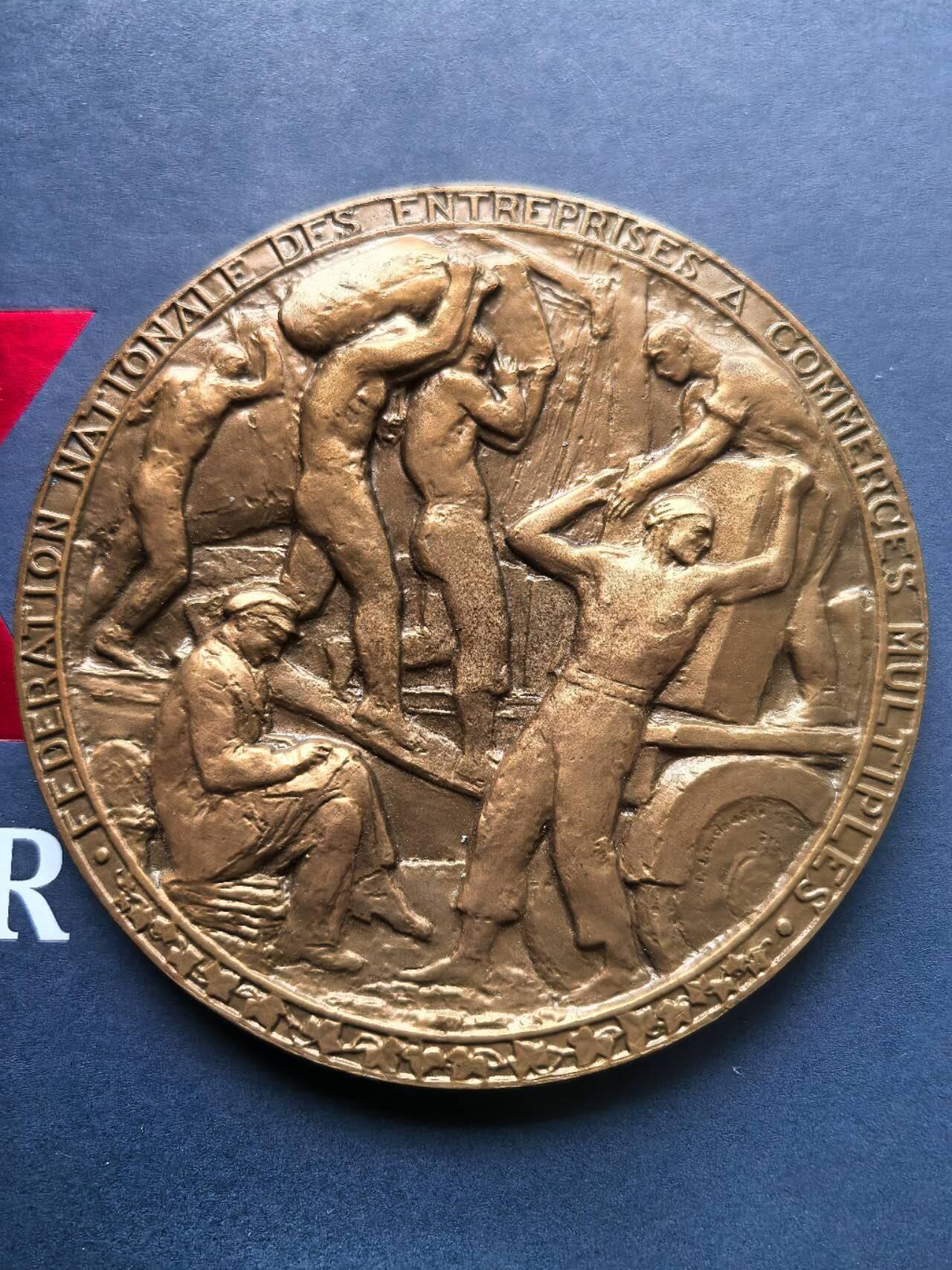 铜章专场 1950年法国多业态商业企业全国联合会铜章，直径8cm，1960年颁发
