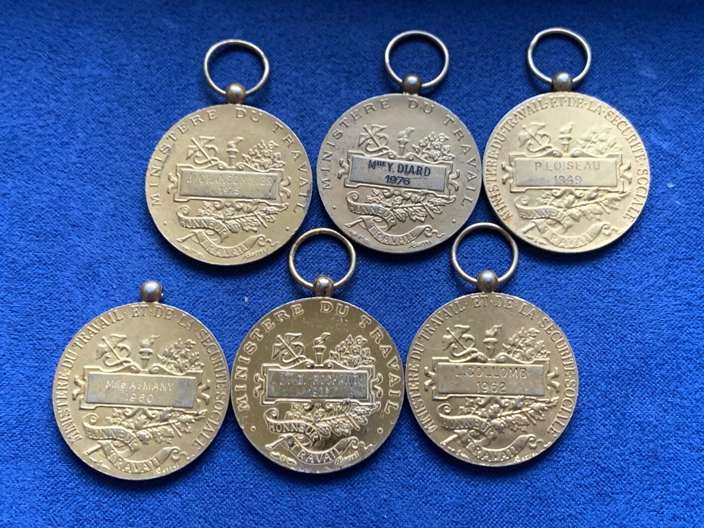 《竞宝斋》第463-465场 周日，周一，周二，3场连拍 （全场包邮）欢迎送拍 六枚一组 法国镀金银质功勋章，总重59克