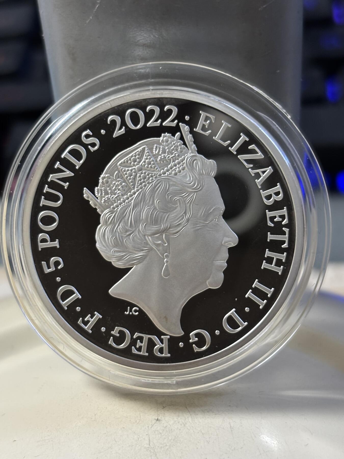 第190期拍卖 英国2022年女王统治系列2慈善与资助加厚纪念银币,999银,重量:56.56克,,发行：1500枚