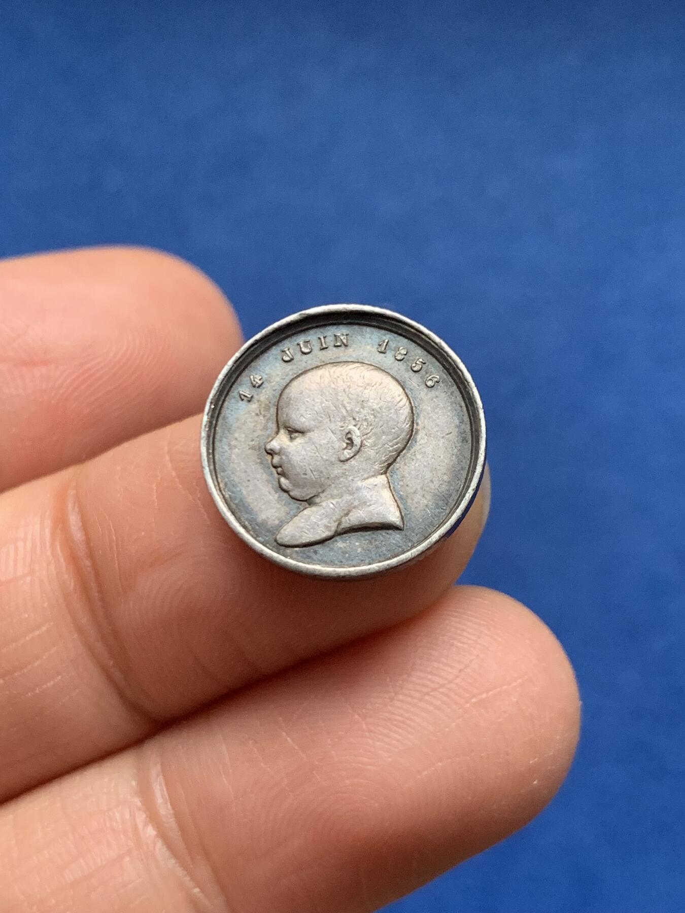 《竞宝斋》第463-465场 周日，周一，周二，3场连拍 （全场包邮）欢迎送拍 法国1856年拿破仑四世洗礼纪念银章，背面拿破仑三世夫妇头像，15.6mm，1.9克