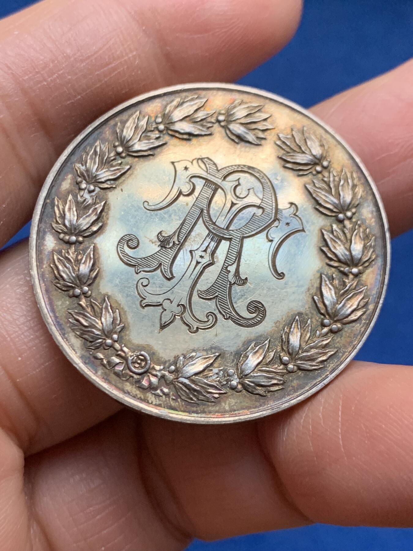 《竞宝斋》第463-465场 周日，周一，周二，3场连拍 （全场包邮）欢迎送拍 1881年法国婚礼镀金银章，花体字漂亮，直径：36.7mm，重量：22.5g，烟斗银标。